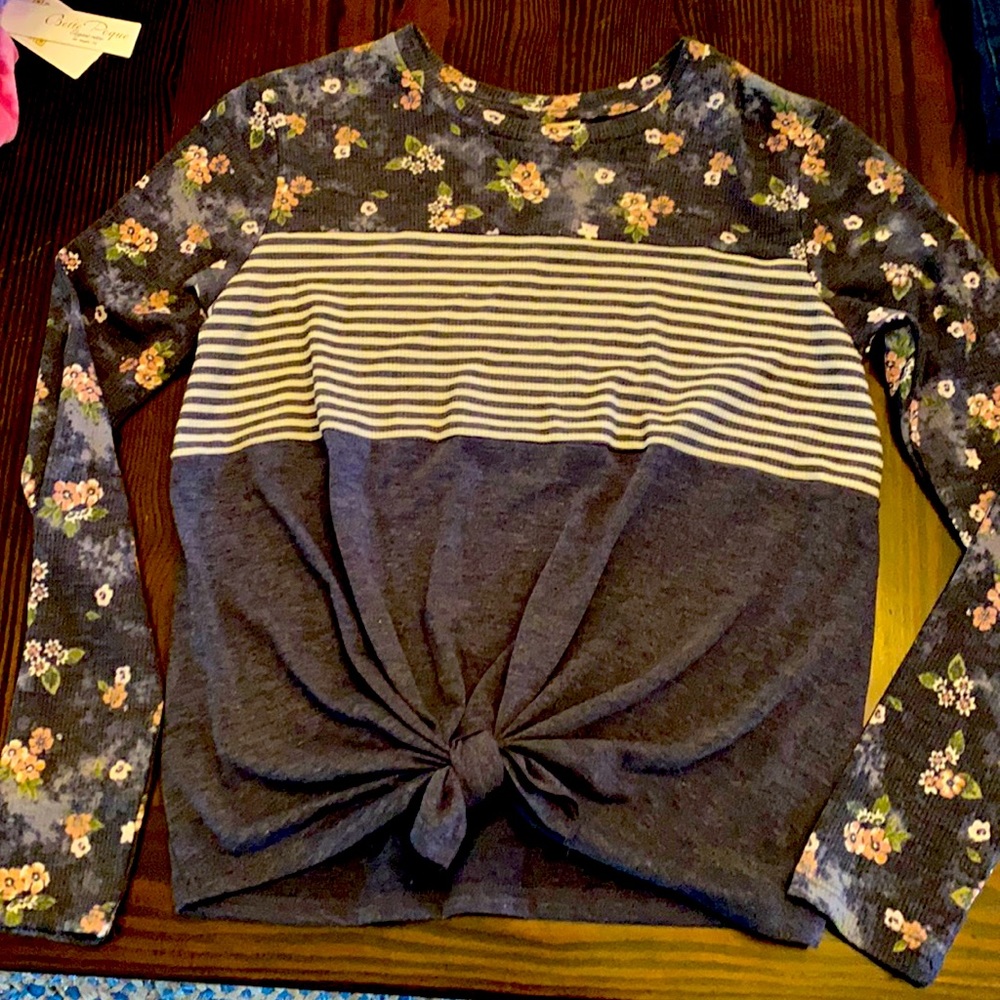 Adult XS top new without tags